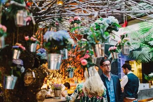 Одно из мероприятий проходило в Secret Garden отеля South Place в Лондоне.