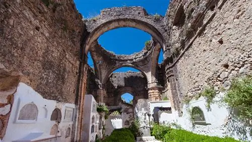 Самое красивое кладбище в Испании находится в Кадисе