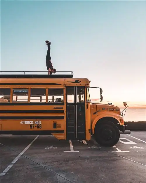 Грузовик Железнодорожный автобус - путешествие по Испании невиданным ранее способом.