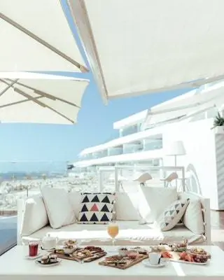 Завтрак в отеле Tenerife Baobab Suites.