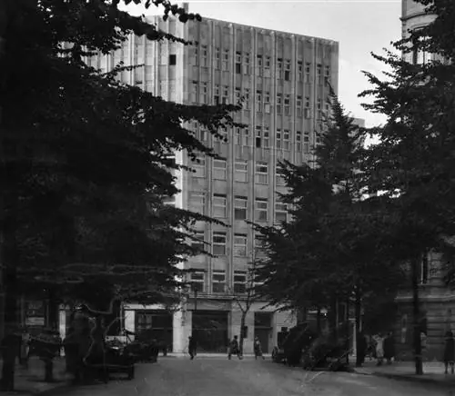 Будущее Вокруг Берлина занимает здание Art Dco LenzHaus, построенное архитектором Генрихом Штраумером.
