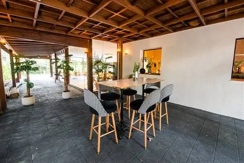 Садовая терраса El Jardín de Alma Мадрид высокие столы