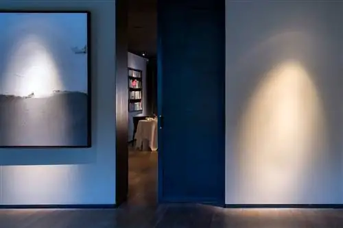 Библиотека в отеле Alma в Памплоне