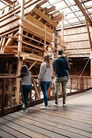 В деревне Пасайя Донибане, идеальной гармонии между сушей и морем, этот очаровательный пейзаж разноцветных домов и…