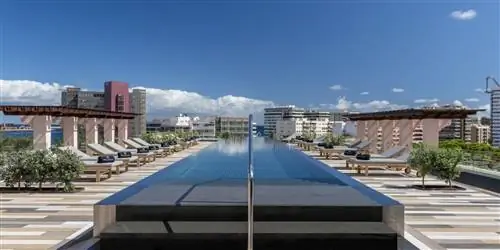 Бесконечный бассейн.