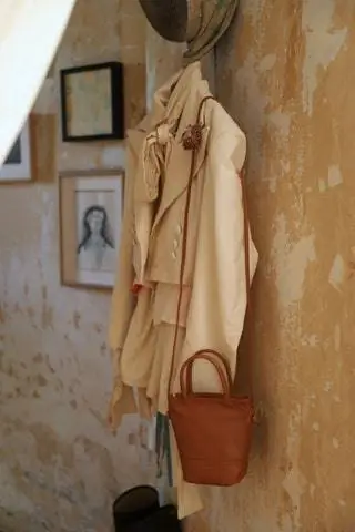 Обложка классики и преобразование их в мини-формат. Если и есть тенденция, которая царит в этом сезоне, то это она… и она нас очаровывает….