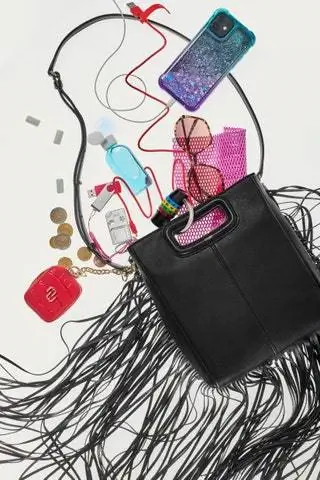 Сумка Maje M - это классика классики, которая в 2021 году отмечает свое пятилетие. Ее размер позволяет…