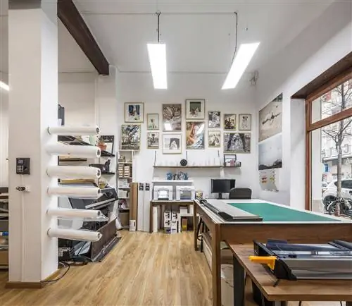 Внутри кинолаборатории Карменсита в Валенсии.