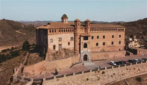 ЗамокДворец Папы Луны