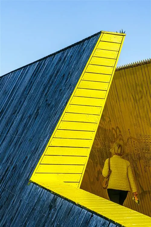 Luchtsingel - эстакада, соединяющая Шиблок с бывшей железнодорожной станцией Хофплейн в Роттердаме.