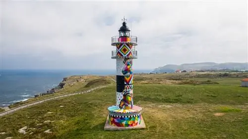 В маяк Аджо вмешался Окуда со своей работой «Бесконечная Кантабрия».