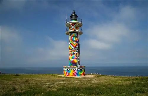 В маяк Аджо вмешался Окуда со своей работой «Бесконечная Кантабрия».