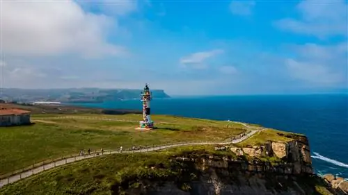 В маяк Аджо вмешался Окуда со своей работой «Бесконечная Кантабрия».