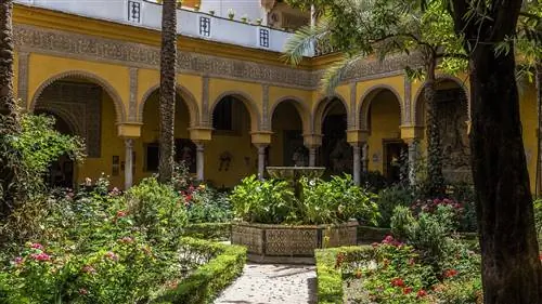 Высокие два куба.