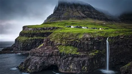 . Гсадалур и 60-метровый водопад Мулафоссур на острове Вгар