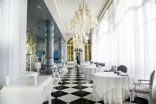 La Terraza del Casino de Paco Roncero предлагает всегда вкусное, но более «адаптированное» меню. La Terraza del Casino de Paco Roncero предлагает всегда вкусное, но более «адаптированное» меню.