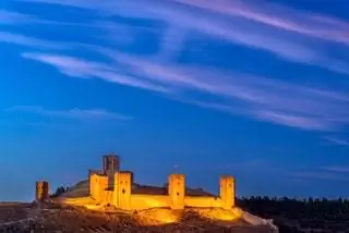 На старом укрепленном кельтиберском кастро арабы построили большую крепость, превращенную в мавританский двор в…