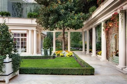 Сад Ле Бристоль