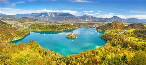Озеро в Бледе, Словения.