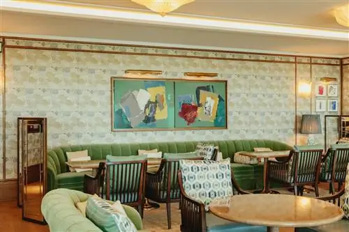 Один из уголков Dani Brasserie, оформленный Мартином Брудницки.