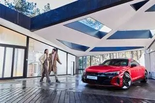 … потому что это единственное, что вам нужно, чтобы наслаждаться новой Audi. Он имеет автономию от одного до 472…