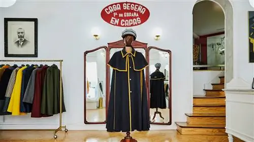 Столетний дом Seseña подписывает униформу Galería Canalejas