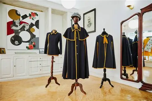 Seseña Столетний дом за униформой Galería Canalejas