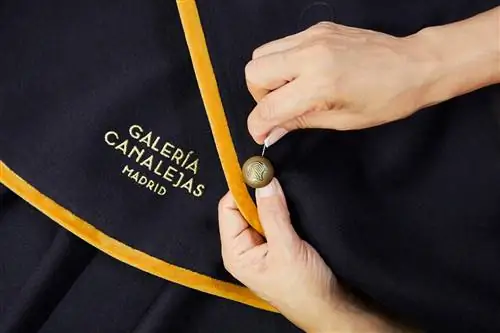 Seseña Столетний дом за униформой Galería Canalejas