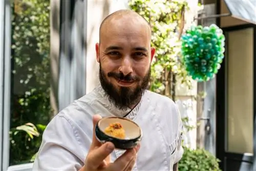 Шеф-повар с тапой в отеле Tapa Tour 2022