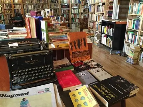 В Librería Pramo помимо старых книг вы найдете небольшие независимые издательства.