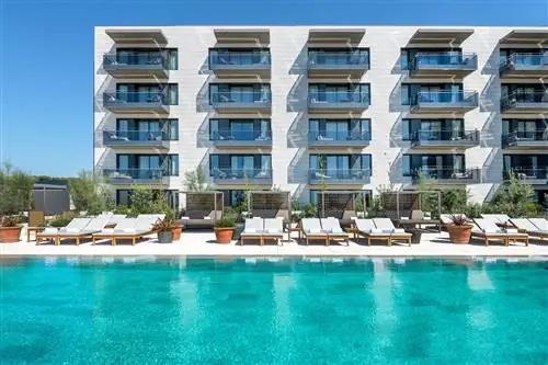 бассейн отеля Sabátic Sitges