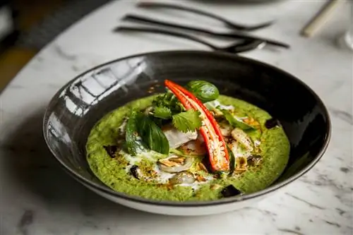 Крокодиловое карри в фьюжн-ресторане Sasha Boom в Мадриде.