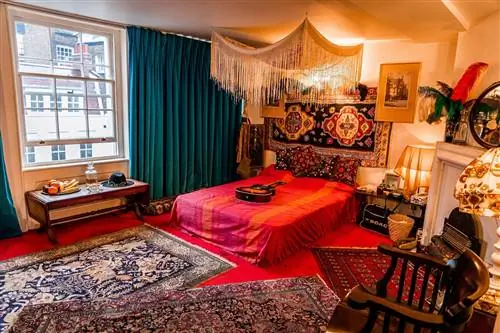 Небольшая квартира Mayfair London, где Джими Хендрикс был счастлив со своей девушкой Кэти Этчингем.