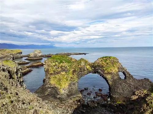 Hellnar Trekking Arnastapi Snaefellsnes Исландия