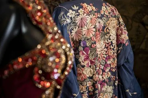 Платья от кутюр Acosta будут делить место с кимоно 18-го и 19-го веков.