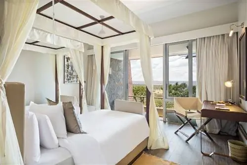 Двухместный номер с 2 отдельными кроватями в Meli Serengeti Lodge.