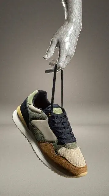 Модель из коллекции Awakening от Hoff