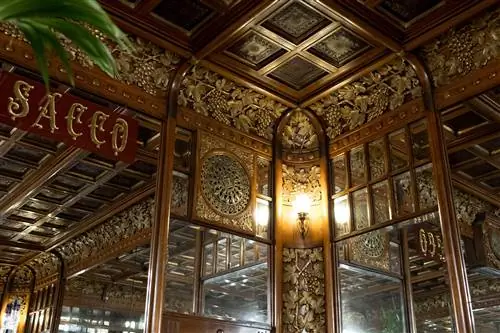 Интерьер Caffè Mulassano в Турине