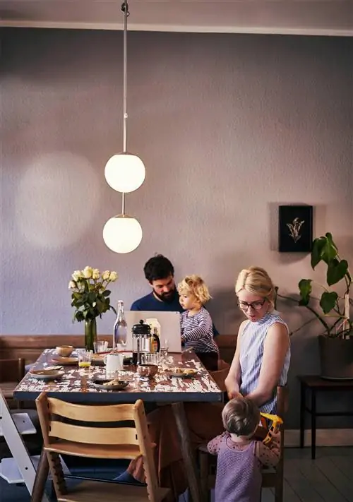 скандинавская семья ест