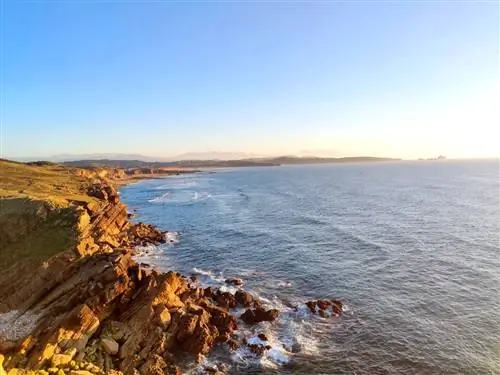 Разбитый берег.