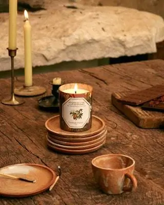 Давайте есть и наслаждаться. И все это под ароматы бензоина из Лаоса, которые Carrière Frères проникают на наш стол…