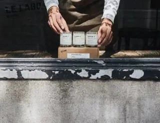 В честь открытия своего первого флагманского магазина в Испании на улице Альфонсо VI, хотя в них тоже есть смысл…