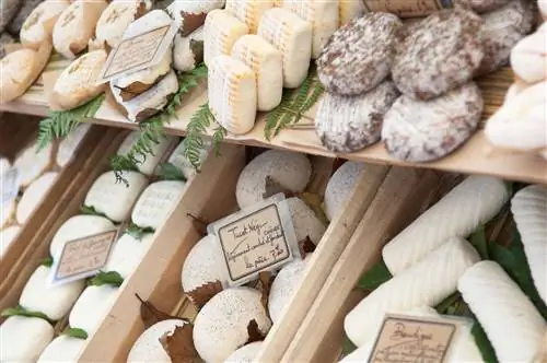 Потому что Франция является синонимом сыра.