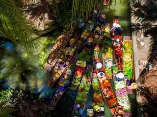 Плавучий рынок Дамноен Садуак столь же интересен, сколь и уникален, здесь продавцы предлагают фрукты и овощи…