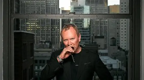 Michael Kors учит Беллу Хадид ритму Нового Орлеана