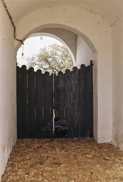 дверь курятника