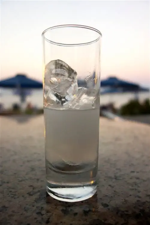 Узо со льдом на Родосе.