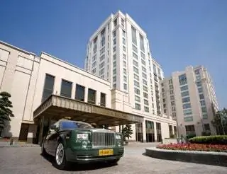 Полуостров Шанхай RollsRoyce Phantom Лимузины BMW 7 серии MINI Cooper S и RollsRoyce Phantom 1934 года