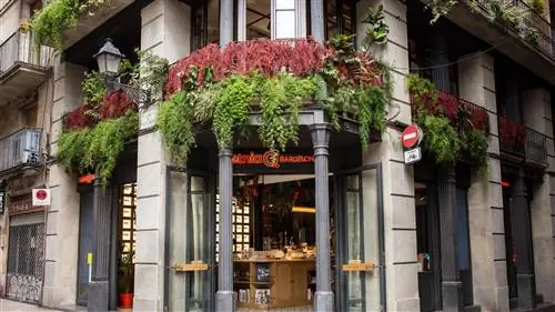 Фасад Этнии Барселона.