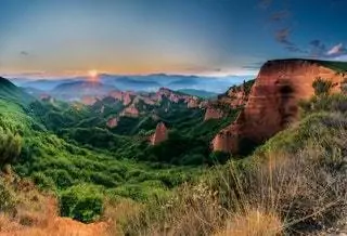 С помощью гидравлической силы римляне добыли более полутора миллионов килограммов золота до 3 века нашей эры в этом…